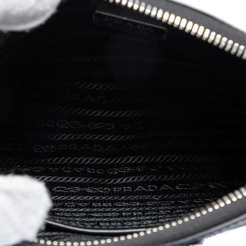 Prada Spazzolato Leather Zip Top Crossbody Black Leather Very good condition - Model View