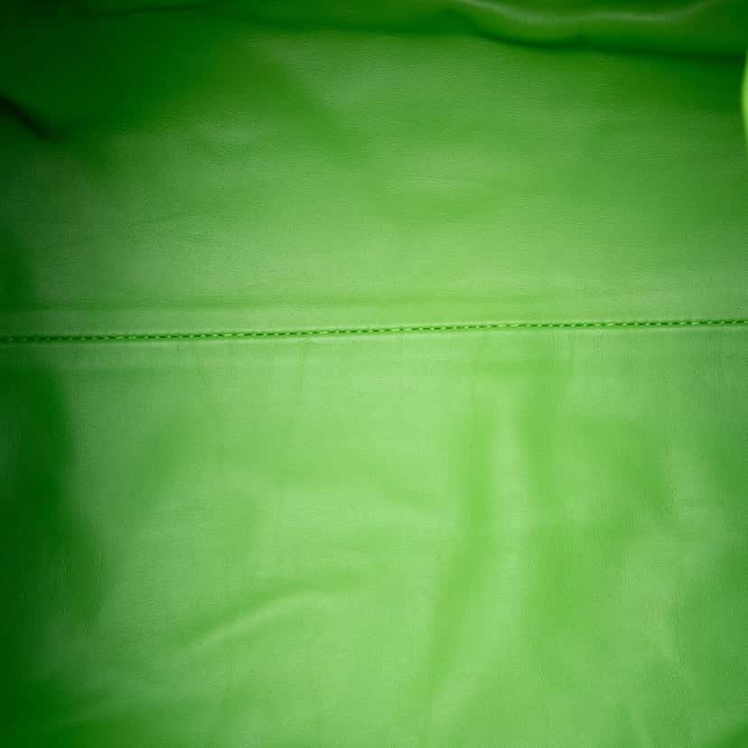 Bottega Veneta Lambskin The Pouch Green Leather Very good condition - Model View