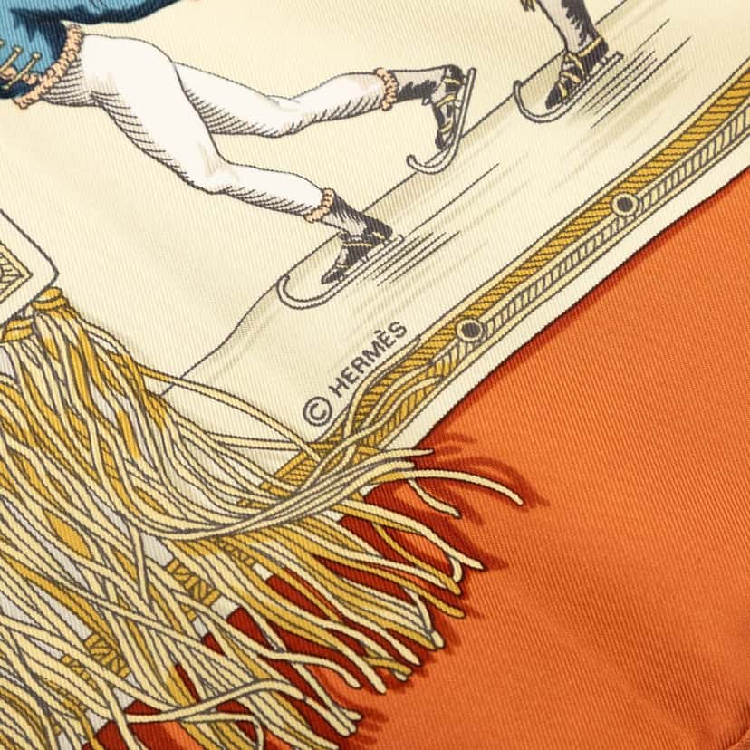 Hermès Les Plaisirs du Froid Silk Scarf 90 Orange Very good condition - Model View