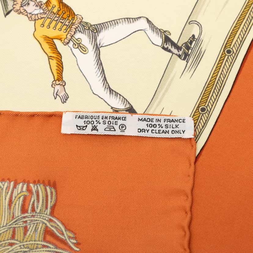 Hermès Les Plaisirs du Froid Silk Scarf 90 Orange Very good condition - Box View