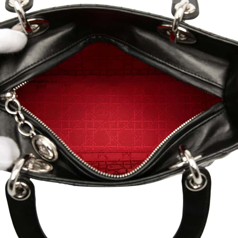 Dior Medium Lambskin Cannage Lady Dior Black Leather Very good condition - Model View