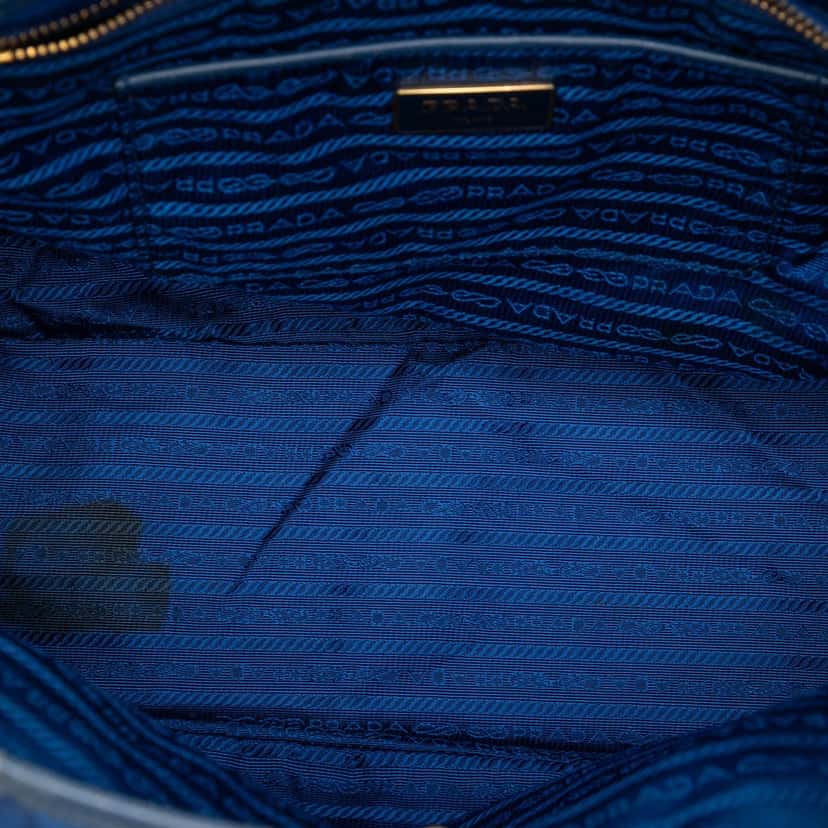 Prada Saffiano Trimmed Tessuto Tote Blue Very good condition - Model View