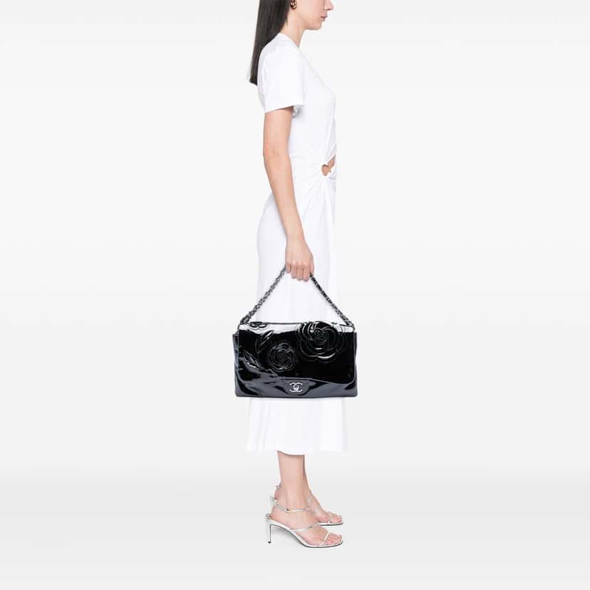 Chanel Patent Camellia Flap Bag Black Leather Very good condition - Box View