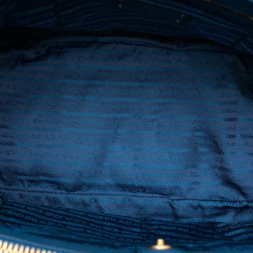 Prada Vitello Daino Double Zip Convertible Tote Blue Leather Very good condition - Model View