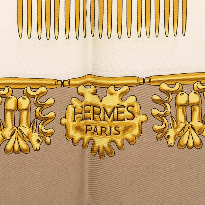 Hermès Les Cavaliers d Or Silk Scarf 90 White Very good condition - Inside View