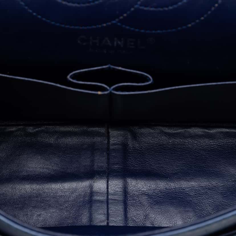 Chanel Quilted Crinkled Patent Reissue 2.55 Double Flap 226 Blue Leather Very good condition - Model View
