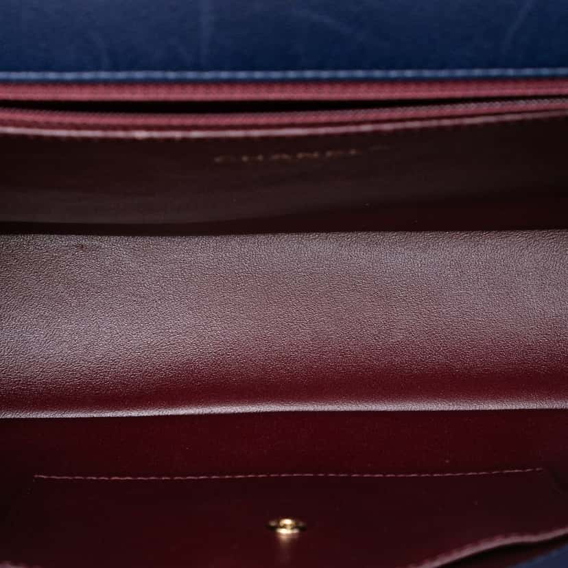 Chanel Medium Chevron Calfskin Coco Envelope Flap Blue Leather Very good condition - Model View