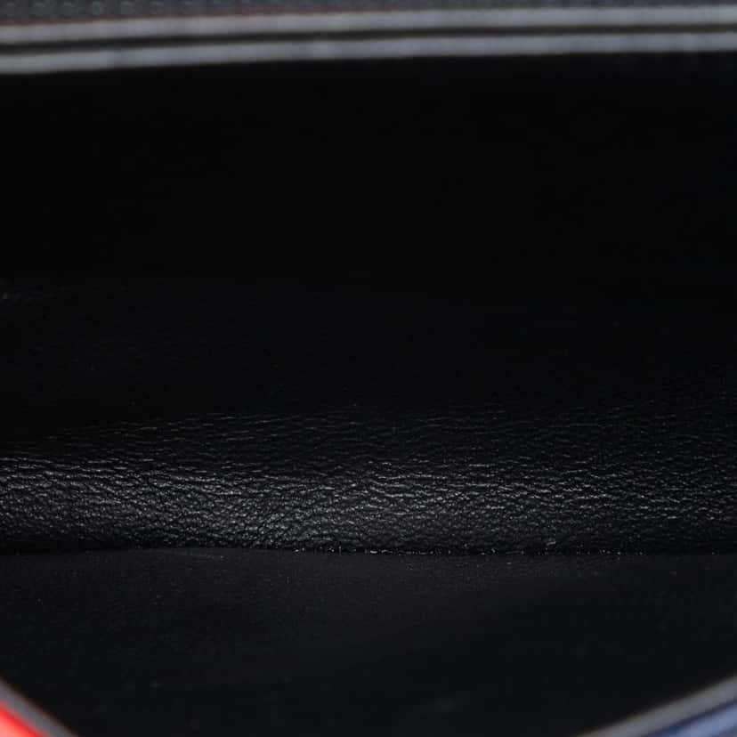 Chanel Quilted Lambskin Colorblock Pagoda Flap Black Leather Very good condition - Model View