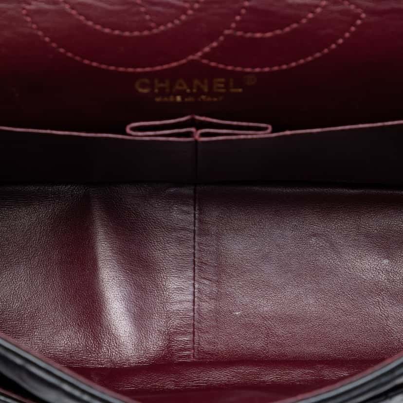 Chanel Quilted Aged Calfskin Reissue 2.55 Double Flap 226 Black Leather Very good condition - Model View