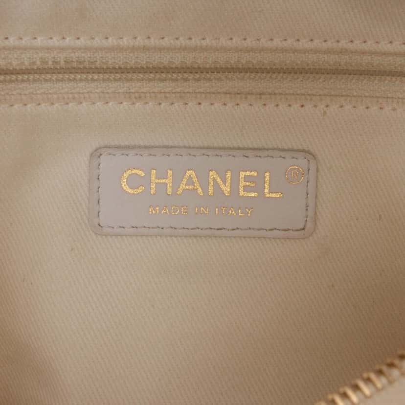 Chanel Quilted Caviar Business Affinity Belt Bag White Leather Very good condition - Box View