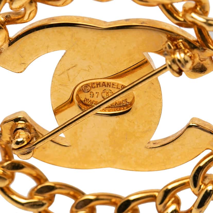 Chanel Gold Plated CC Turnlock Chain Brooch Gold Metal Very good condition - Inside View