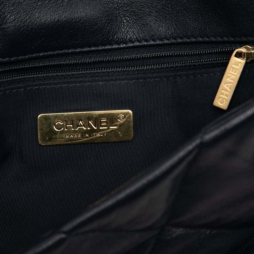 Chanel Medium Lambskin 19 Flap Blue Leather Very good condition - Box View