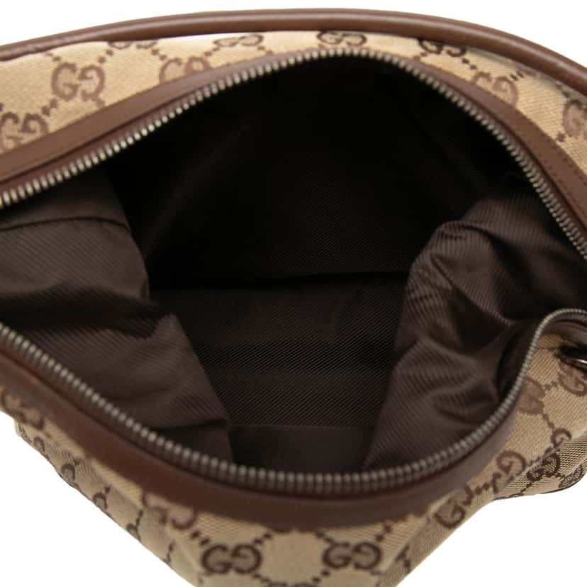 Gucci GG Canvas Shoulder Bag Beige Good condition - Model View