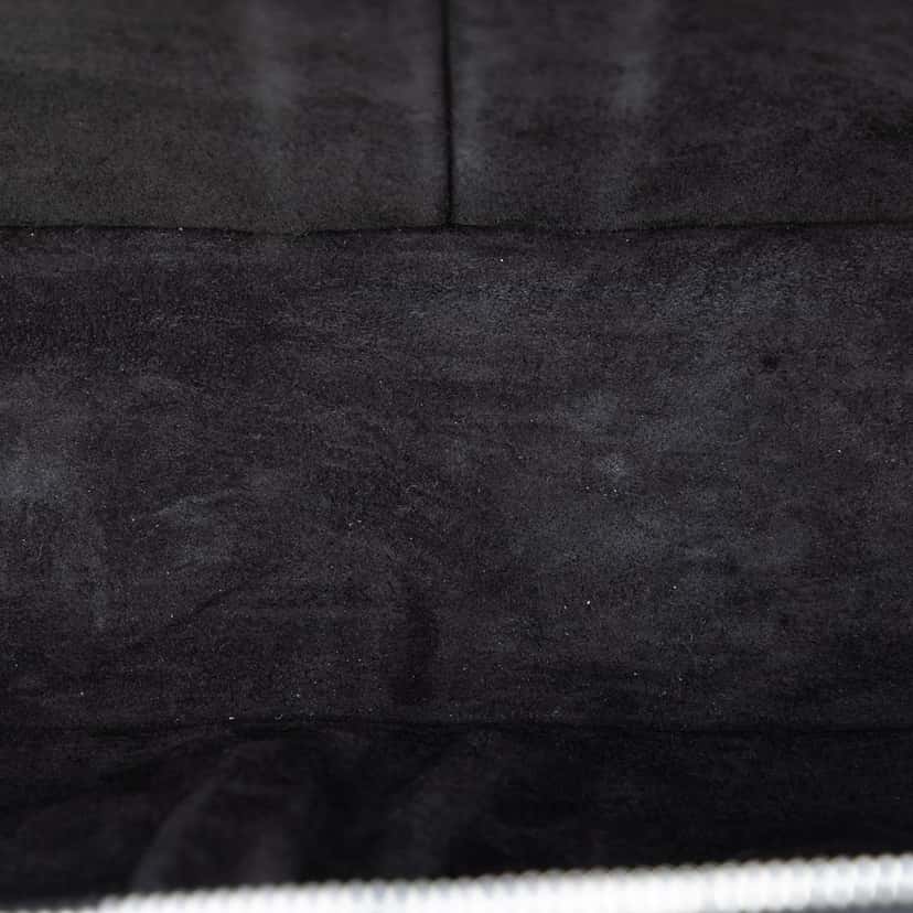 Chanel CC Quilted Patent Travel Kit Vanity Case Black Leather Very good condition - Model View