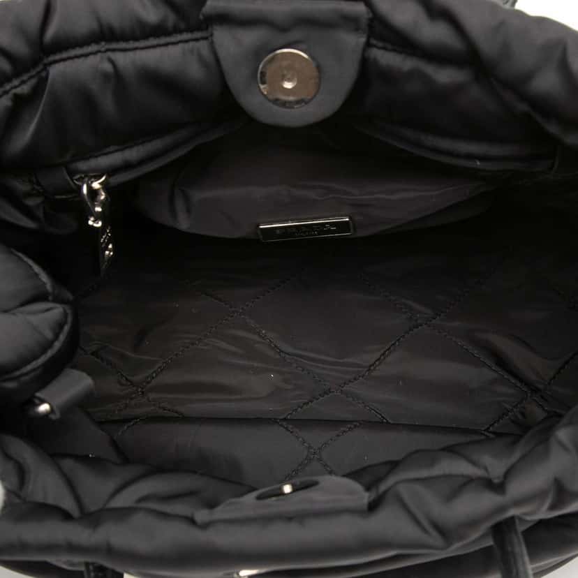 Prada Tessuto Bomber Tote Black Good condition - Model View