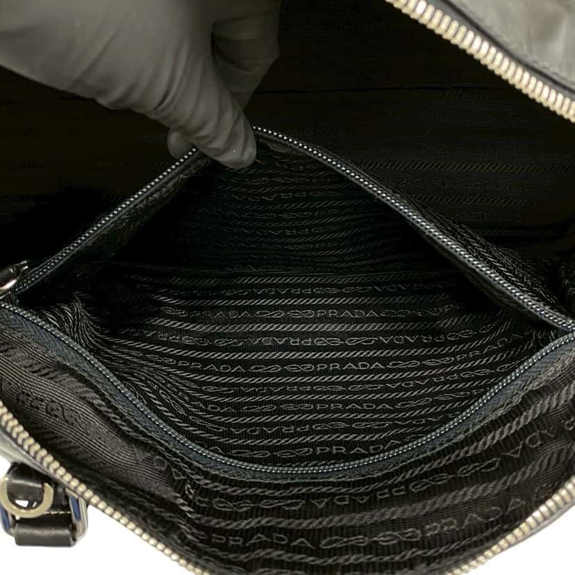 Prada Soft Calf Boston Bag Black Leather Very good condition - Model View