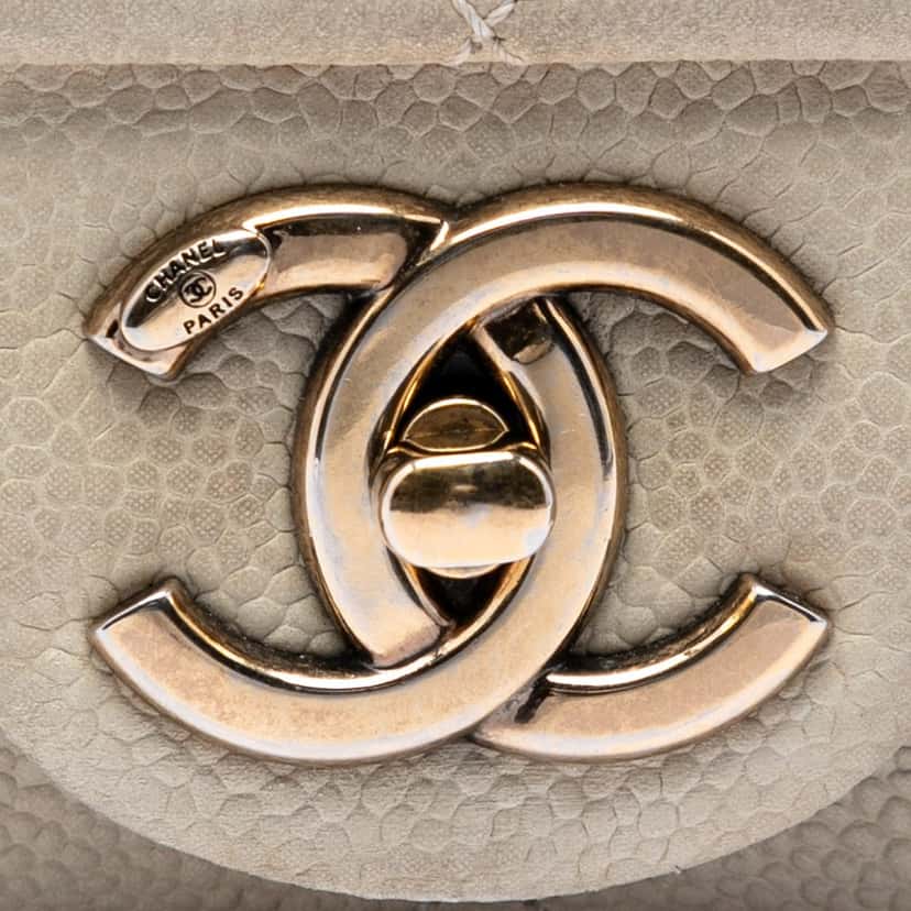 Chanel Medium CC Quilted Caviar Chic Flap White Leather Very good condition - Box View