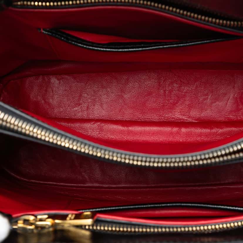 Prada Saffiano Vernice Top Handle Bag Black Leather Very good condition - Model View