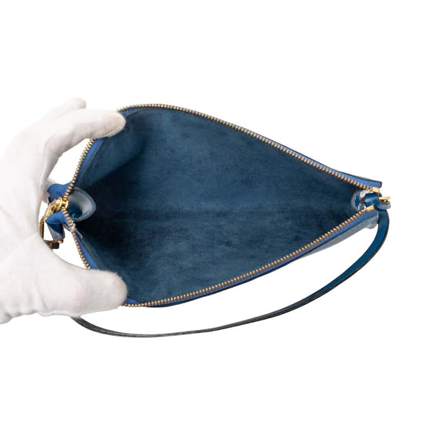 Louis Vuitton Epi Pochette Accessoires Blue Leather Very good condition - Model View