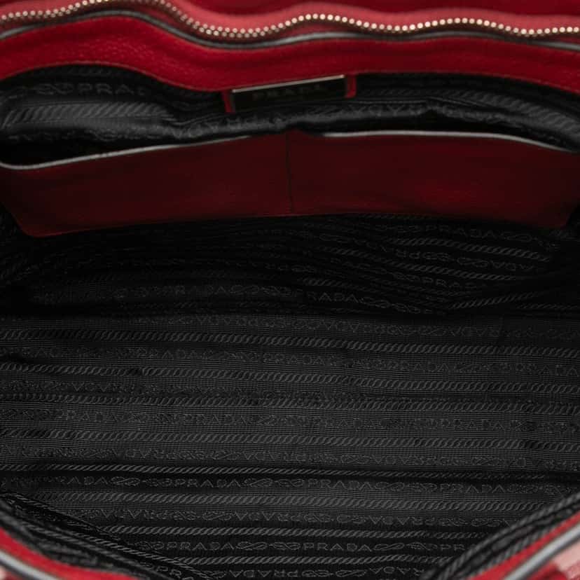 Prada Vitello Daino Convertible Shopper Tote Red Leather Very good condition - Model View