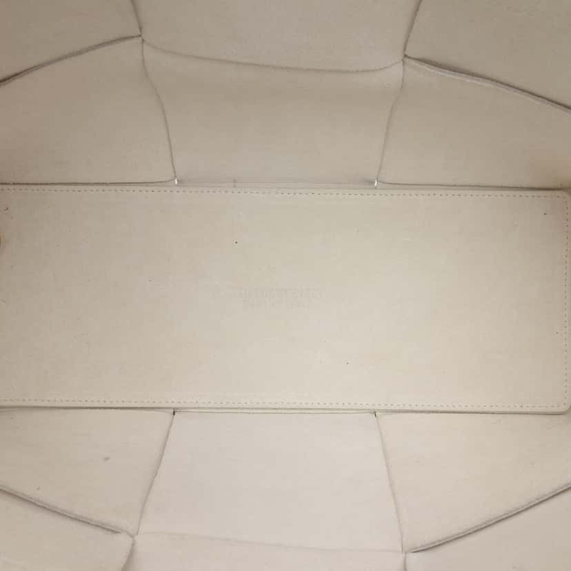 Bottega Veneta Small Nappa Maxi Intrecciato Arco Tote White Leather Very good condition - Model View
