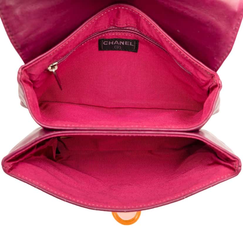 Chanel CC Choco Bar Lambskin Beaded Chain Flap Purple Leather Very good condition - Model View