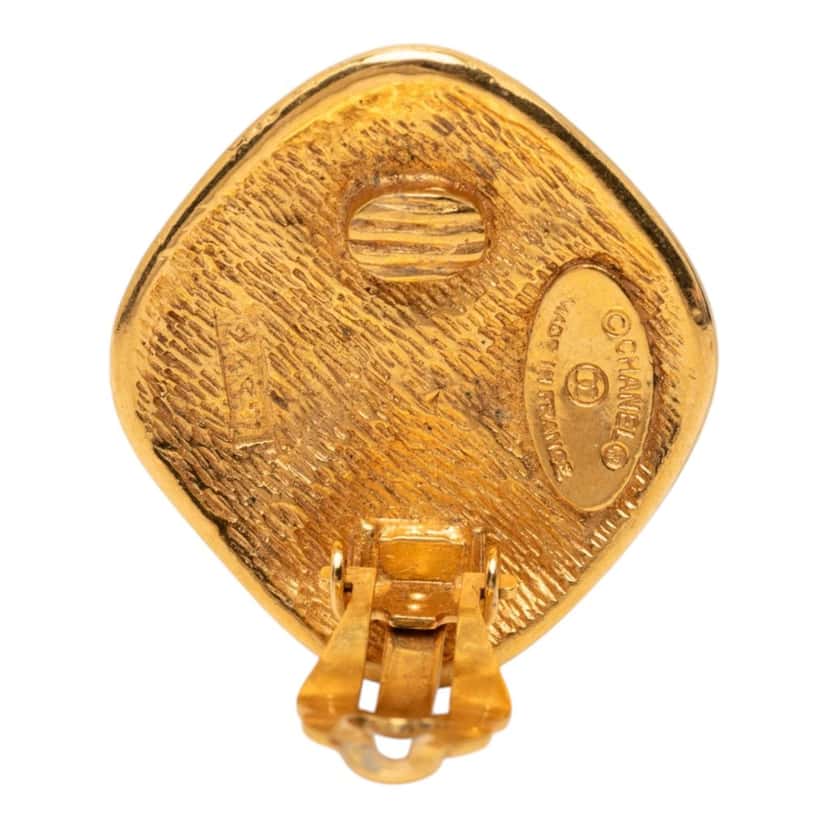 Chanel Quilted Gold Plated Rhombus Clip On Earrings Gold Metal Very good condition - Model View