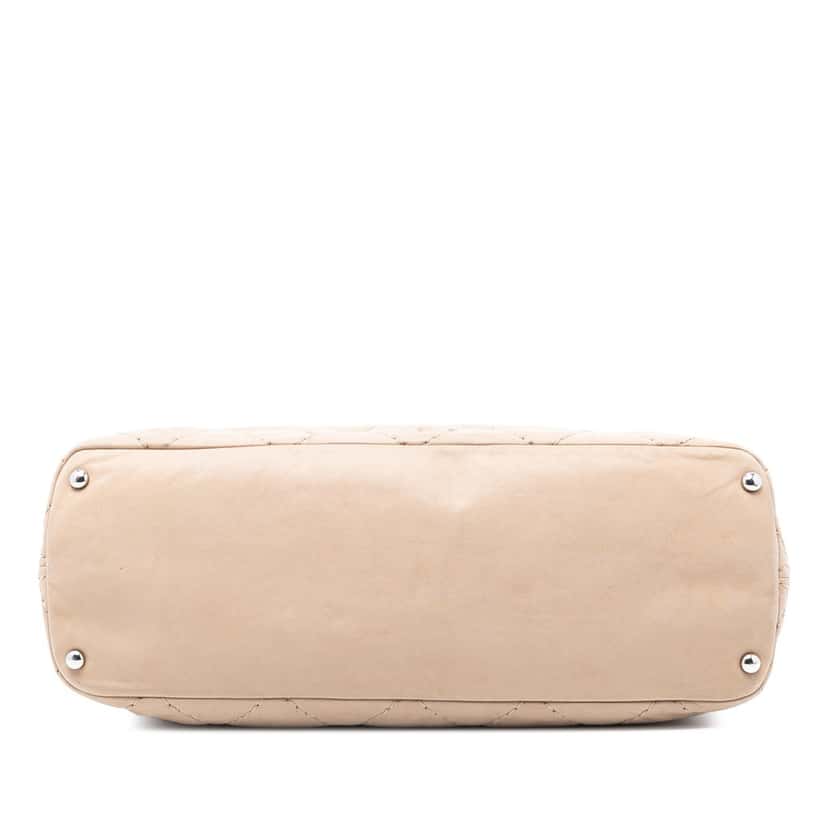 Chanel Small Iridescent Calfskin Sea Hit Tote Beige Leather Very good condition - Inside View