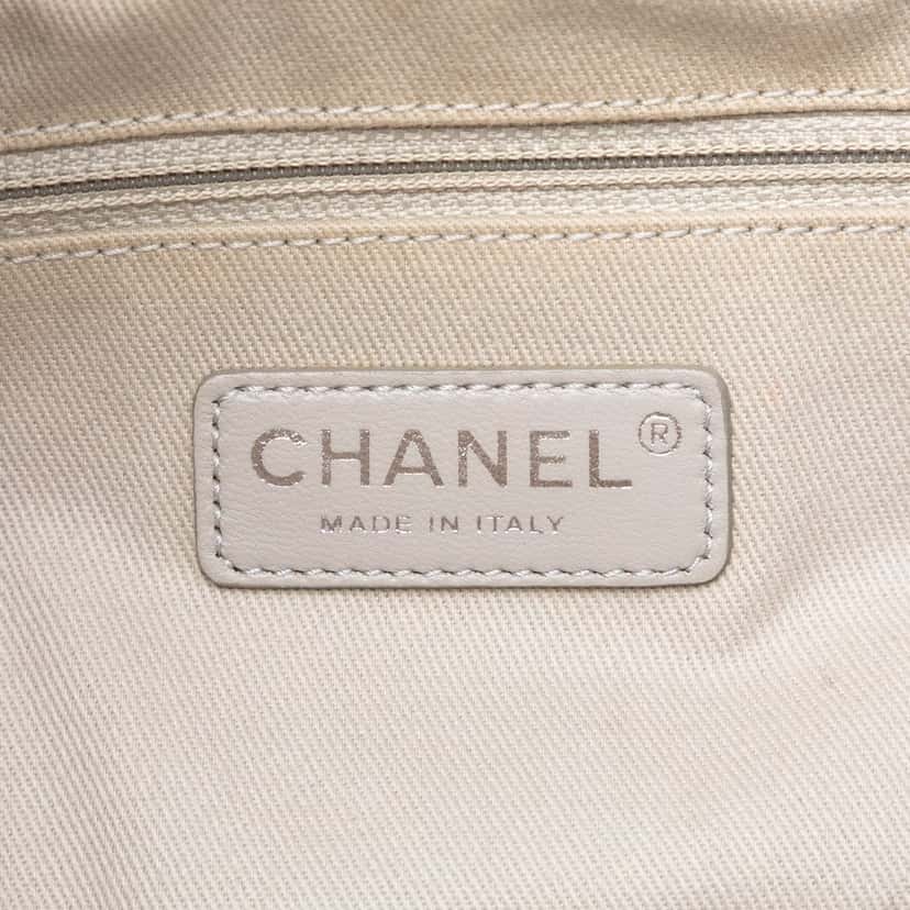 Chanel Small Iridescent Calfskin Sea Hit Tote Beige Leather Very good condition - Box View