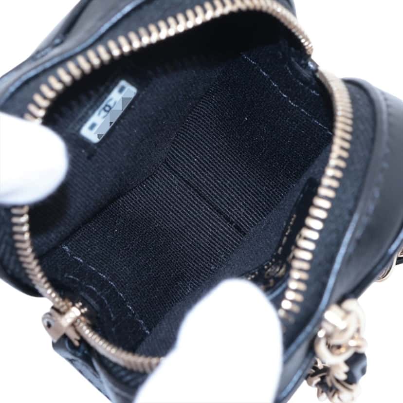 Chanel Mini Lambskin CC in Love Heart Key Chain and Bag Charm Black Leather Very good condition - Model View