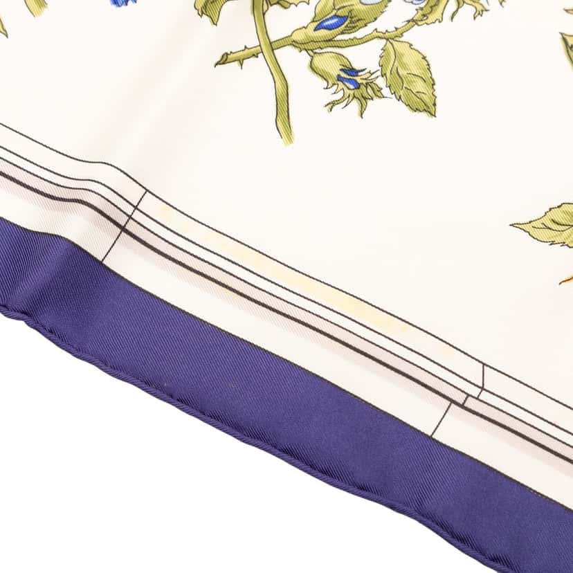 Hermès Quai Aux Fleurs Silk Scarf 90 White Very good condition - Model View
