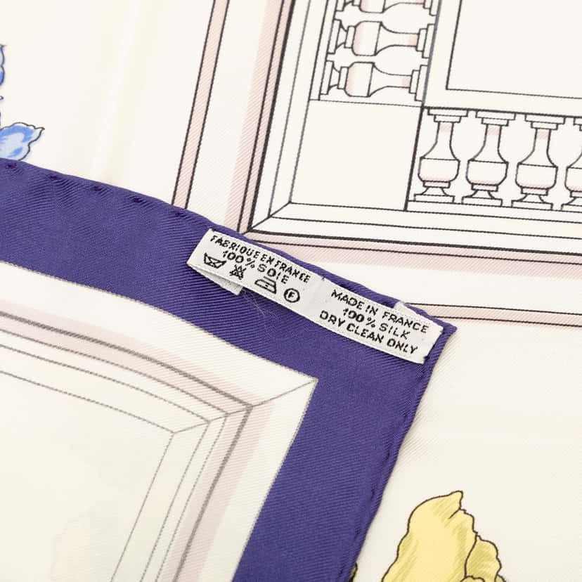 Hermès Quai Aux Fleurs Silk Scarf 90 White Very good condition - Box View