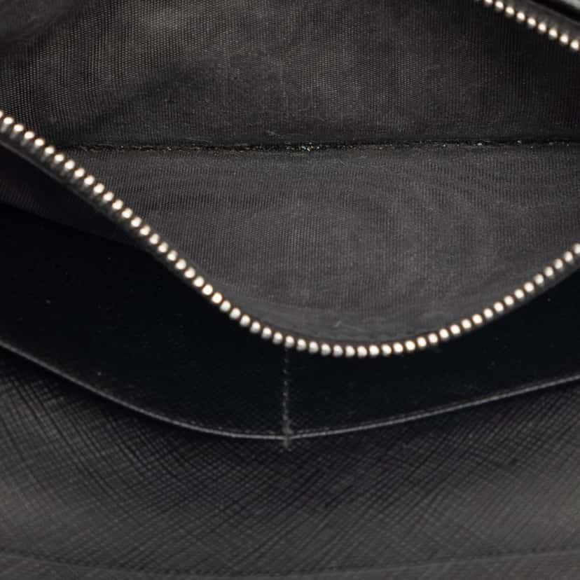 Prada Saffiano Bifold Long Wallet Black Leather Very good condition - Model View