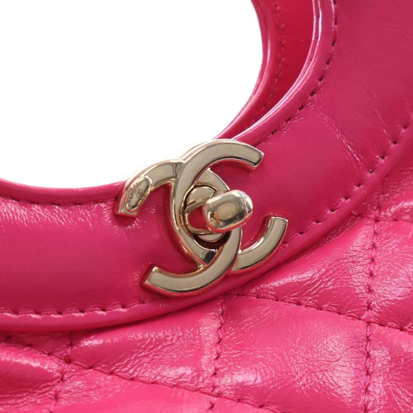 Chanel Large Quilted Glazed Calfskin 31 Shopping Bag Pink Leather Very good condition - Model View