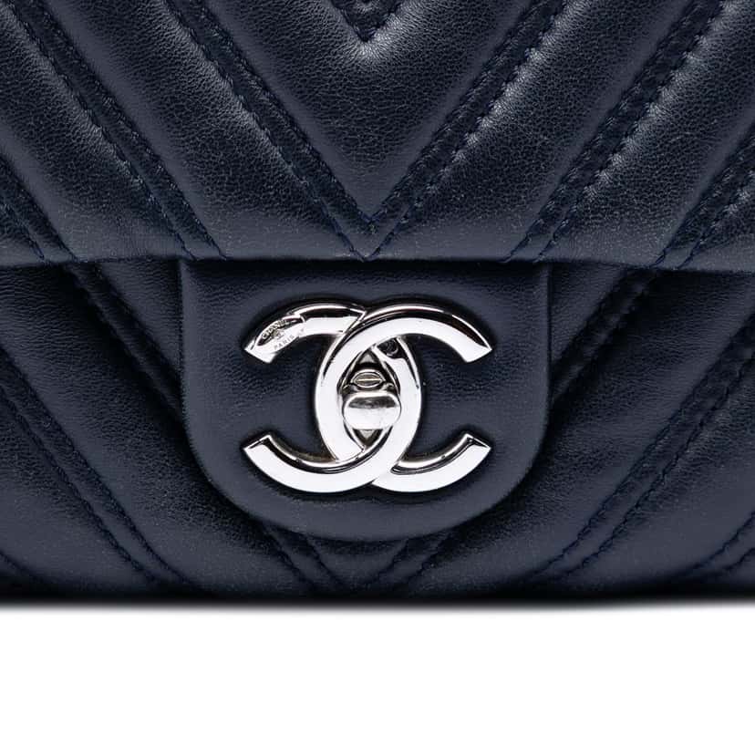 Chanel Jumbo Classic Chevron Lambskin Double Stitch Single Flap Blue Leather Very good condition - Box View