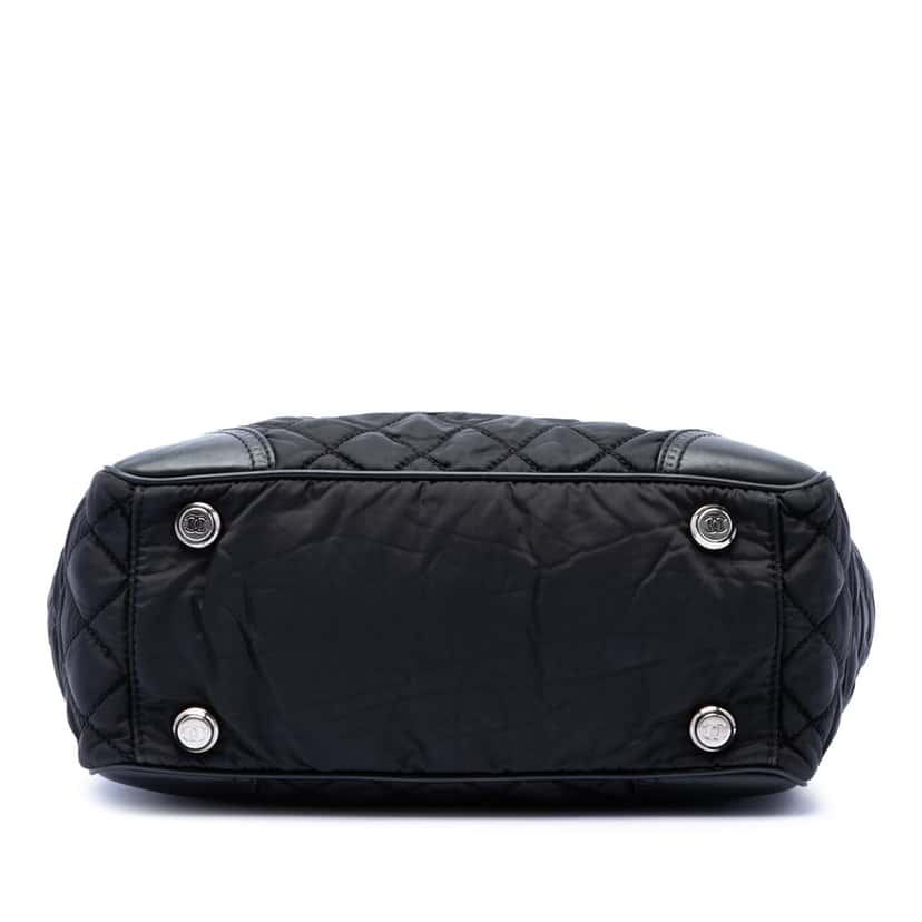 Chanel Paris New York Quilted Nylon Tote Black Very good condition - Inside View