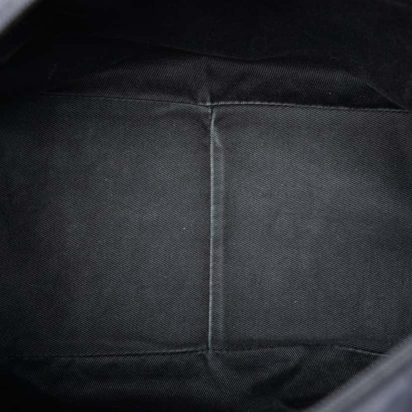 Chanel Paris New York Quilted Nylon Tote Black Very good condition - Model View