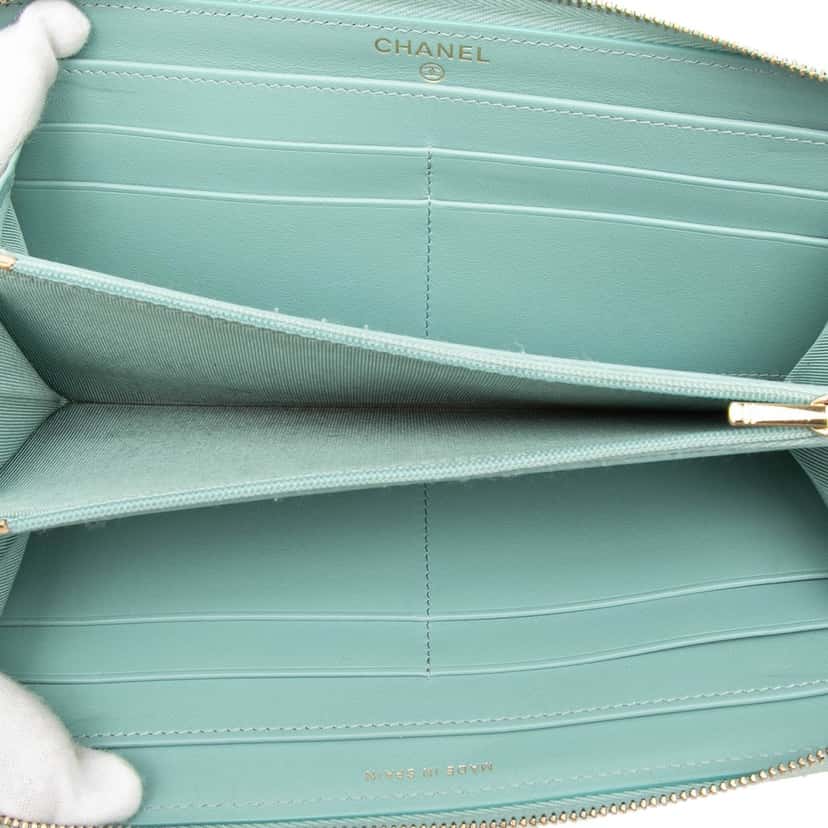 Chanel Quilted Caviar Zip Around Long Wallet Blue Leather Very good condition - Model View