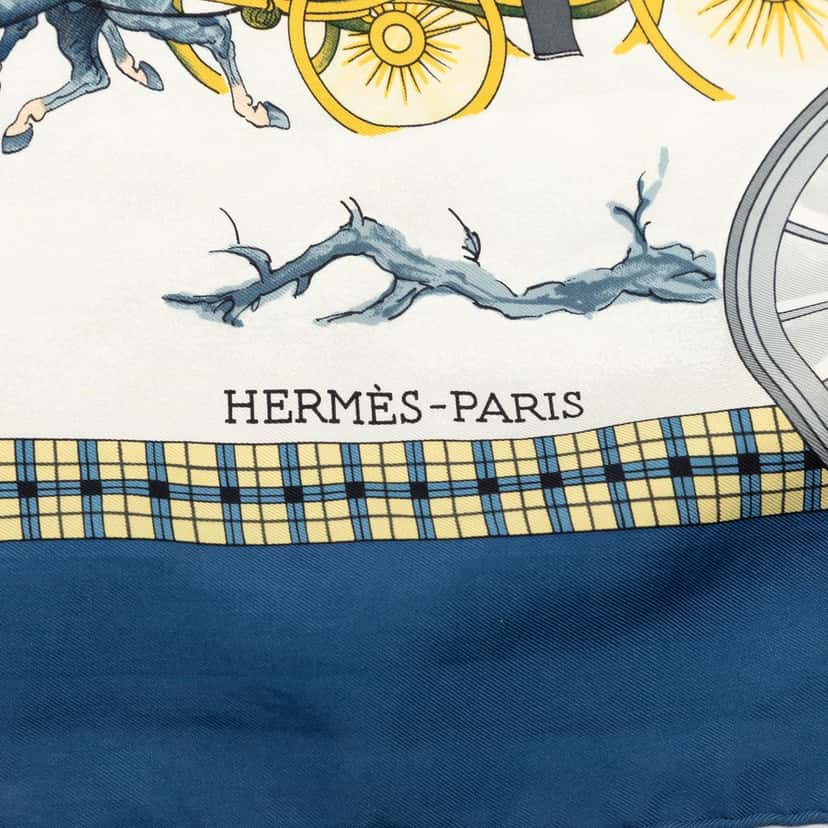 Hermès L Hiver en Poste Silk Scarf 90 Blue Very good condition - Model View