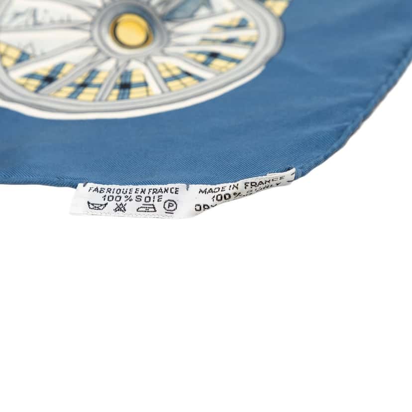Hermès L Hiver en Poste Silk Scarf 90 Blue Very good condition - Box View