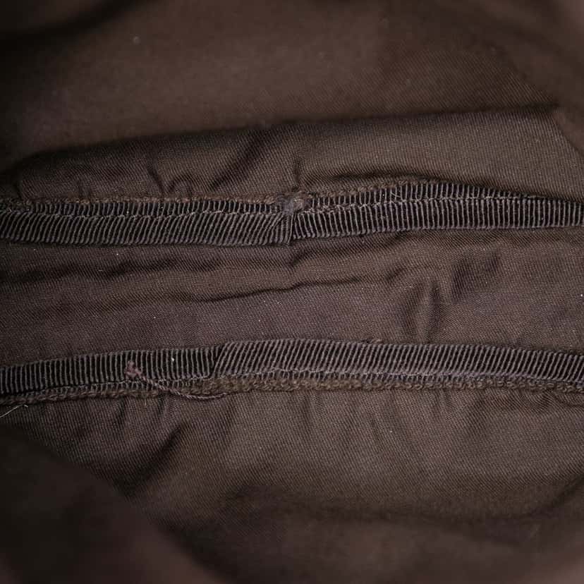 Gucci GG Canvas Crossbody Beige Very good condition - Model View