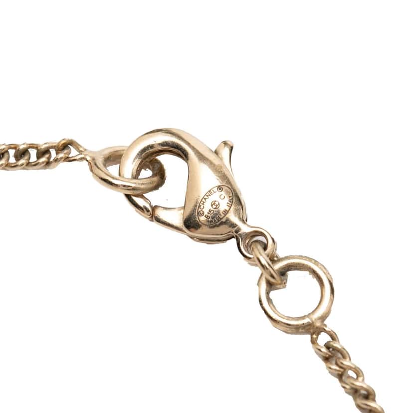 Chanel CC Gold Plated Strass Faux Pearl Drop Pendant Necklace Gold Metal Very good condition - Model View