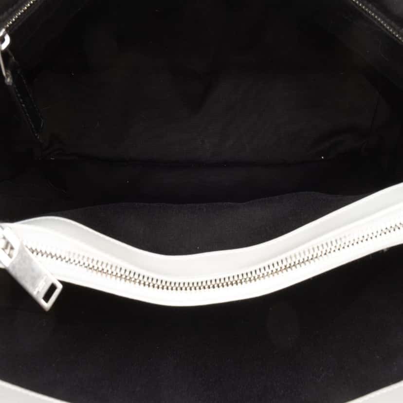 Saint Laurent Large Matelasse Calfskin Monogram LouLou Shoulder Bag White Leather Very good condition - Model View