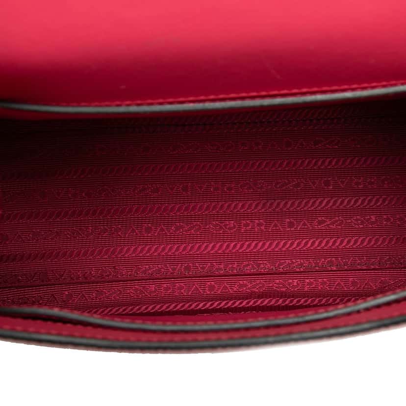 Prada Saffiano Cuir Monochrome Envelope Crossbody Pink Leather Very good condition - Model View