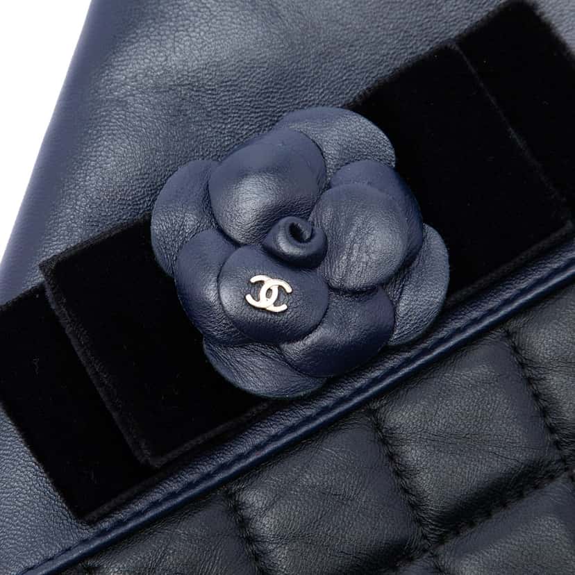 Chanel Large Quilted Lambskin Camellia O Case Clutch Black Leather Very good condition - Box View