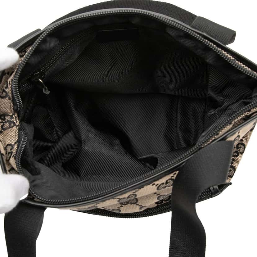 Gucci GG Canvas Tote Beige Very good condition - Model View