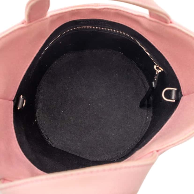 Balenciaga XS Canvas Wave Bucket Bag Pink Very good condition - Model View