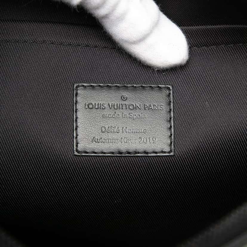 Louis Vuitton Taiga Rainbow Pochette A4 Black Leather Very good condition - Box View