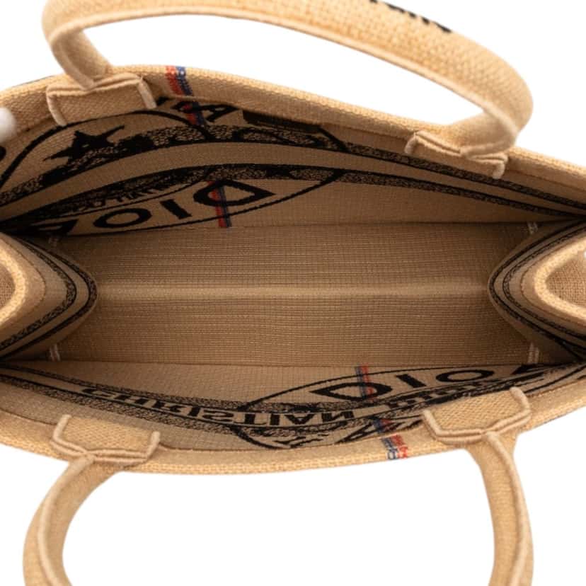 Dior Medium Jute Embroidered Book Tote Beige Very good condition - Model View