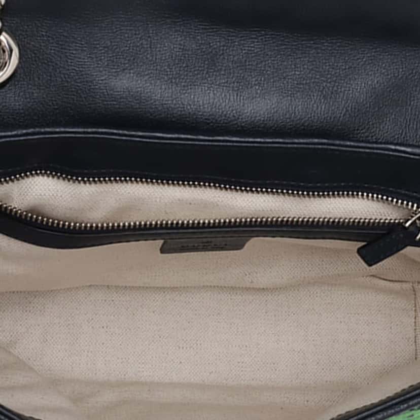 Gucci Medium GG Marmont Matelasse Diagonal GG Canvas Shoulder Bag Green Very good condition - Model View